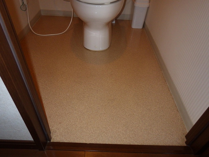トイレCF貼替前
