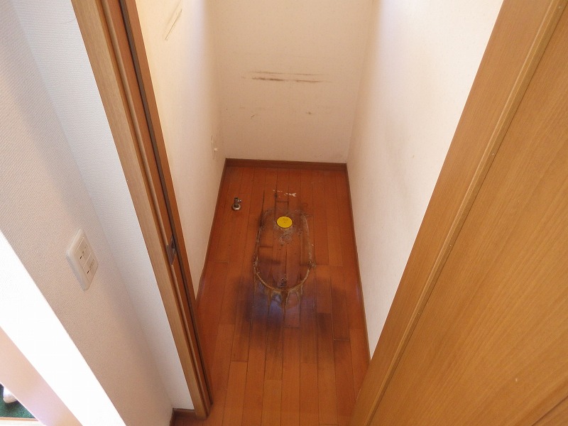 既存便器取外し